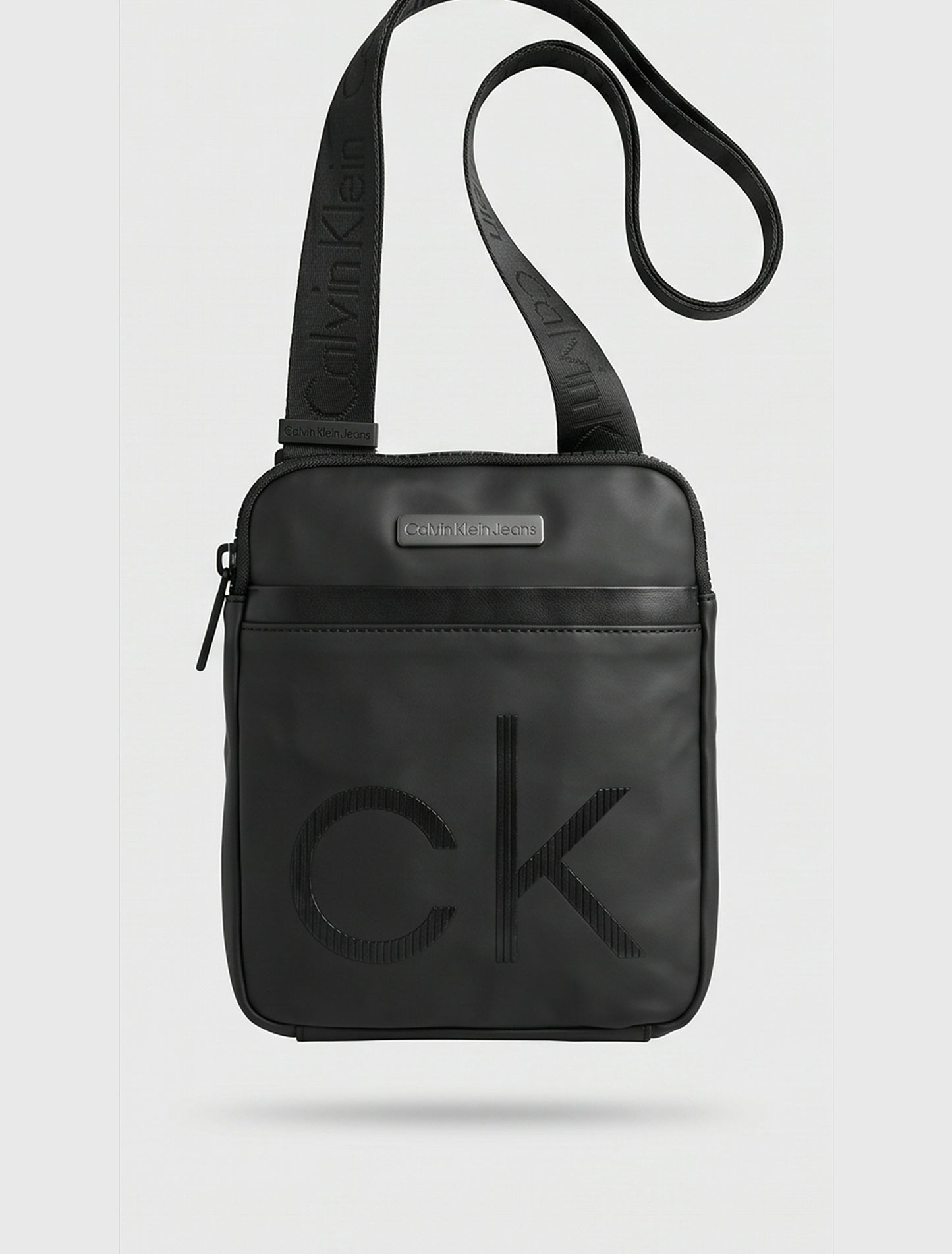 Sacoche Calvin Klein Jeans Homme Bandoulière Noire Élégante en Cuir