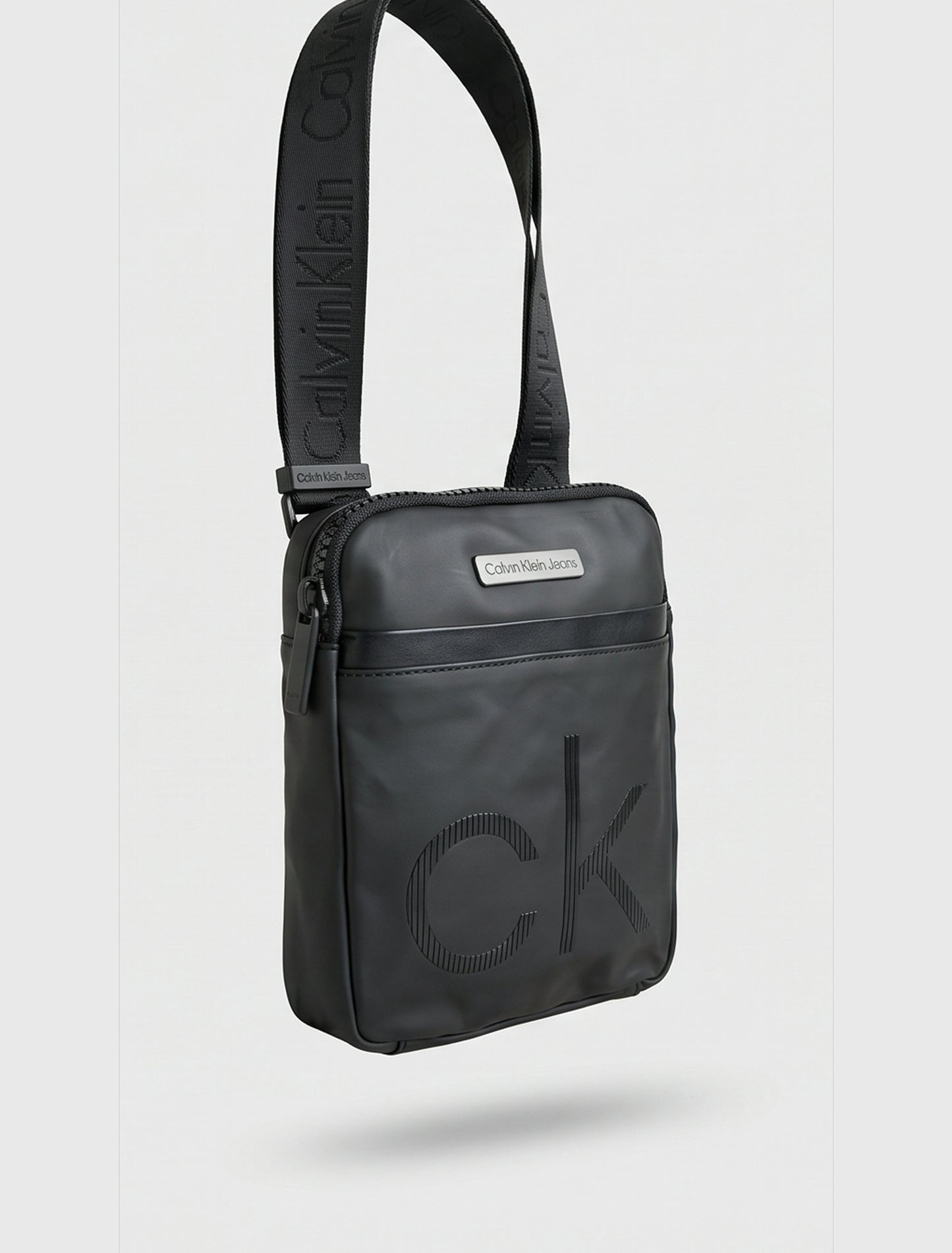 Sacoche Calvin Klein Jeans Homme Bandoulière Noire Élégante en Cuir